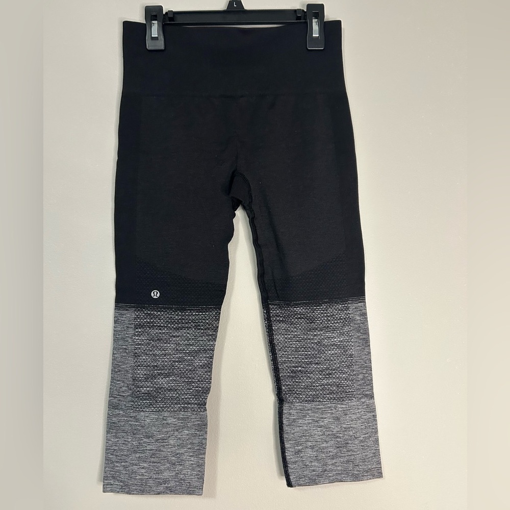 Lululemon Seamlessly Street Crop, Size 4 - Picture 8 of 9